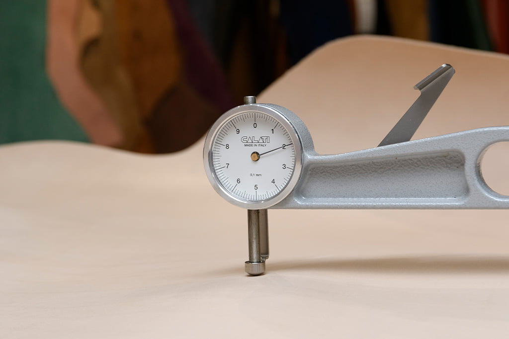 Mタンロー厚口（牛半裁・2.0mm前後）｜革販売ミヤツグ - 皮革専門卸の