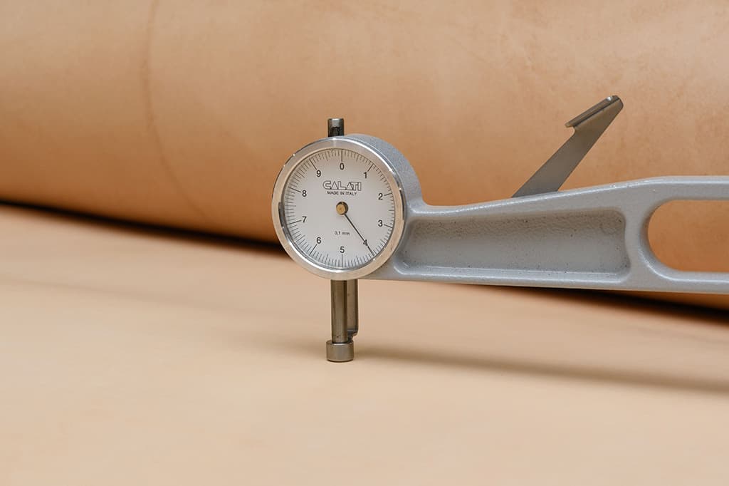 タンロー厚口（牛半裁・3.5/4.0mm前後）｜革販売ミヤツグ - 皮革専門卸